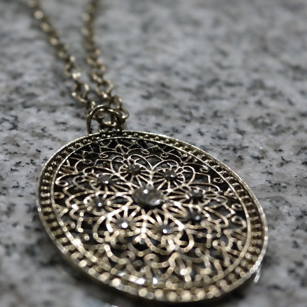 Forever 21 pendant